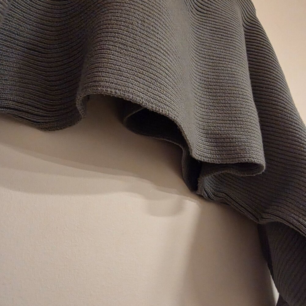 Zara Sweater - Picture 2 of 5